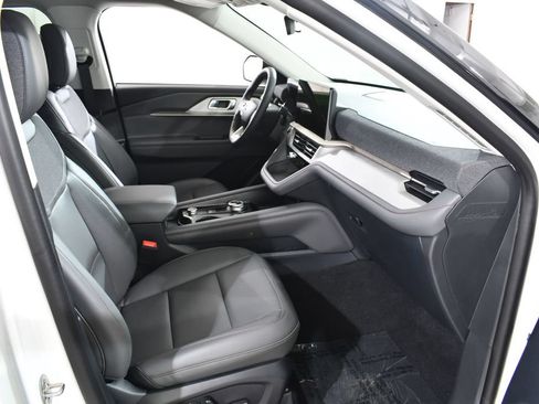 New 2026 Ford Explorer Active w/ Active Comfort Package AWD/4WD image 10