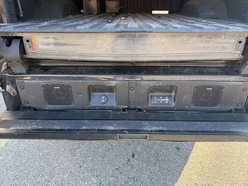 Used 2022 GMC Sierra 2500 Denali w/ Denali Ultimate Package image 11