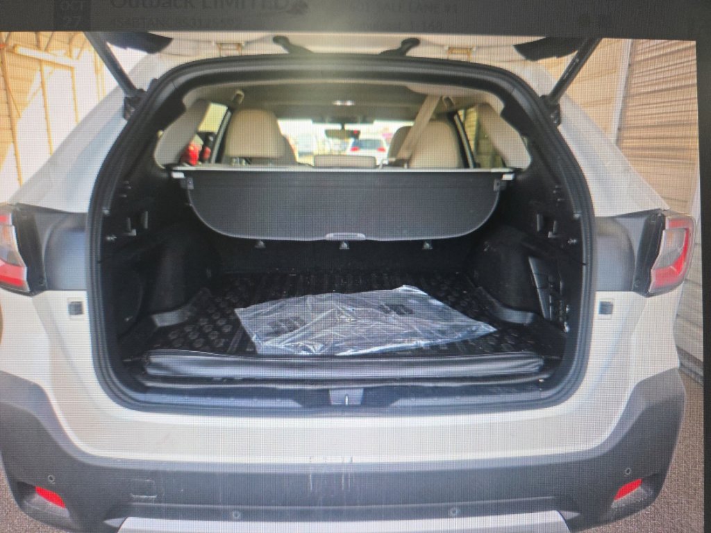 Used 2025 Subaru Outback Limited AWD/4WD image 15
