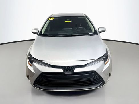 Used 2023 Toyota Corolla LE FWD image 2