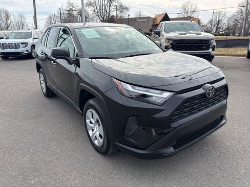 Used 2025 Toyota RAV4 LE image 7