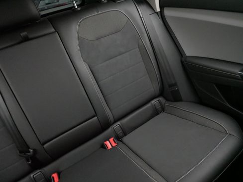 Used 2024 Volkswagen Taos SE image 14