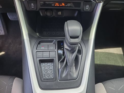 Used 2024 Toyota RAV4 XLE FWD image 19