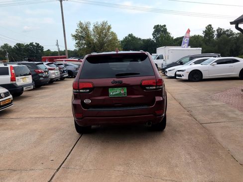 Used 2020 Jeep Grand Cherokee Altitude image 6