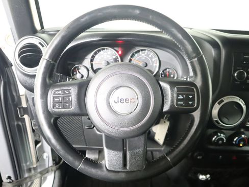 Used 2015 Jeep Wrangler Rubicon w/ Connectivity Group AWD/4WD image 29