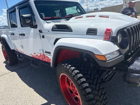 Used 2021 Jeep Gladiator Sport AWD/4WD image 2