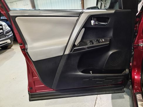 Used 2018 Toyota RAV4 Adventure AWD/4WD image 14