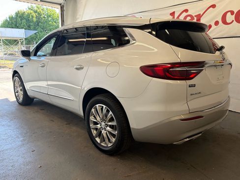 Used 2018 Buick Enclave Premium w/ Experience Buick Package image 9