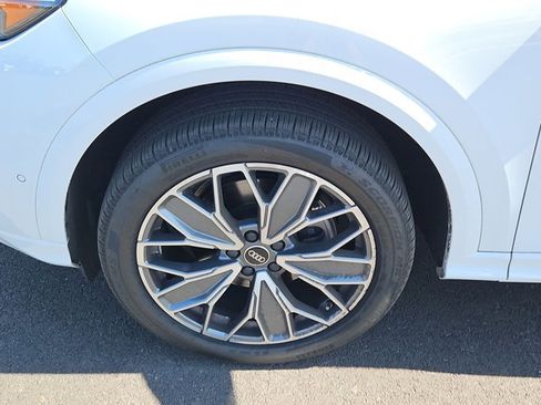 Used 2025 Audi Q5 Premium Plus w/ Premium Plus image 24