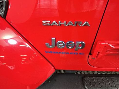 Used 2023 Jeep Wrangler Unlimited Sahara w/ Cold Weather Group AWD/4WD image 10
