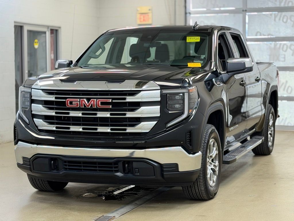 Used 2025 GMC Sierra 1500 SLE AWD/4WD image 3