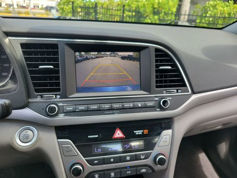 Used 2017 Hyundai Elantra Limited FWD image 25