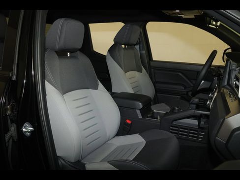 Used 2025 Toyota Tacoma TRD Off-Road AWD/4WD image 16