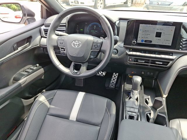 Used 2025 Toyota Camry SE FWD image 14