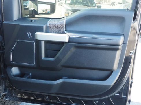 Used 2019 Ford F250 Lariat w/ Lariat Ultimate Package image 24