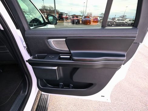 Certified 2025 Ford Expedition Max Platinum image 30