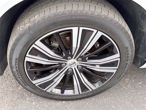 Used 2023 Volvo XC60 B5 Plus image 4