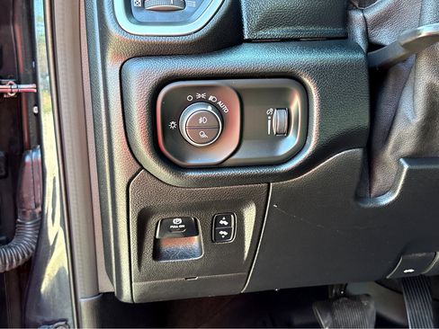 Used 2021 RAM 1500 Big Horn image 15
