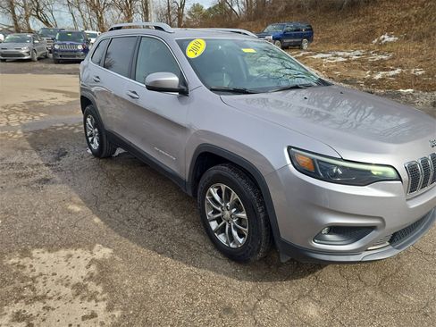 Used 2019 Jeep Cherokee Latitude Plus w/ Cold Weather Group image 10