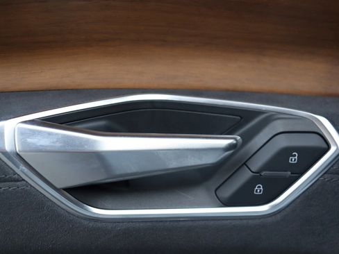 Used 2022 Audi RS e-tron GT image 25