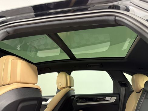 Certified 2025 Porsche Cayenne AWD/4WD image 21