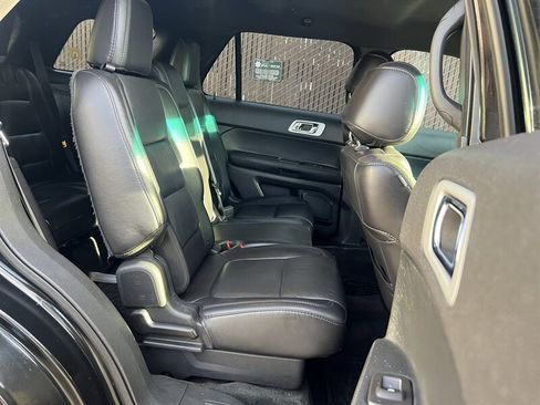 Used 2015 Ford Explorer XLT w/ Equipment Group 202A image 12