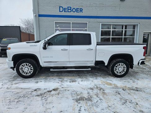 Used 2023 Chevrolet Silverado 3500 High Country image 2