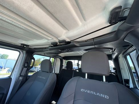 Used 2023 Jeep Gladiator Overland image 25