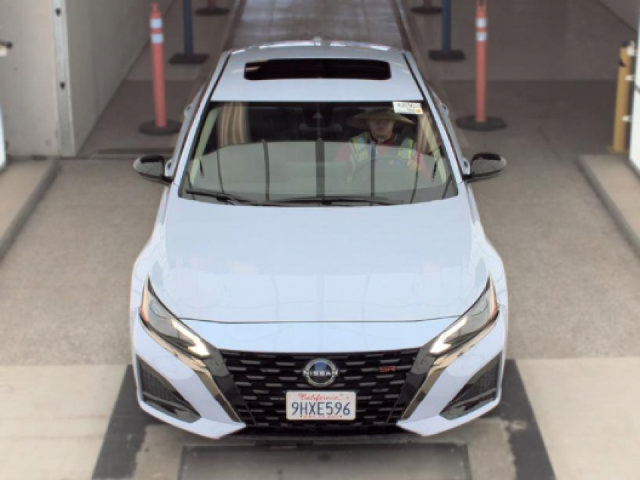 Used 2023 Nissan Altima 2.5 SR w/ SR Premium Package FWD image 2