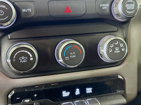 Used 2022 RAM 2500 Big Horn image 22