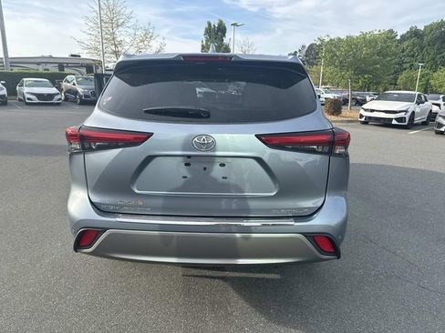 Used 2022 Toyota Highlander Platinum image 8