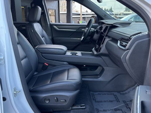 Used 2024 GMC Acadia Elevation image 9