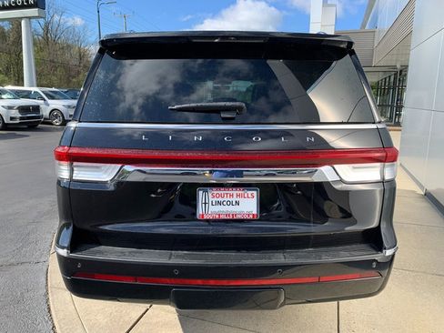 Certified 2024 Lincoln Navigator L Reserve AWD/4WD image 4