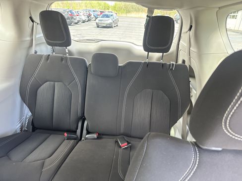 Used 2023 Chrysler Voyager LX image 14