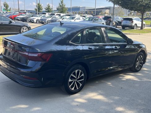 Certified 2025 Volkswagen Jetta S image 10