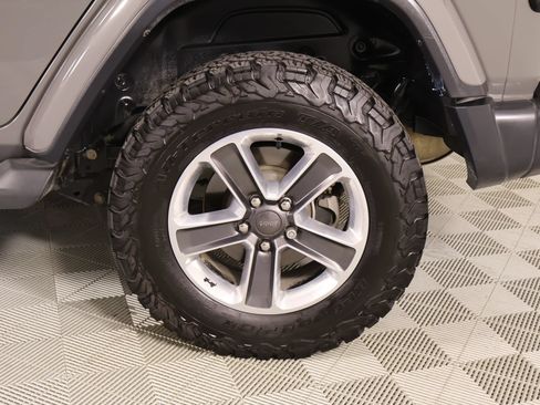 Used 2019 Jeep Wrangler Unlimited Sahara AWD/4WD image 19