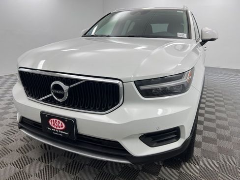 Used 2020 Volvo XC40 T5 Momentum w/ Protection Package Premier image 1
