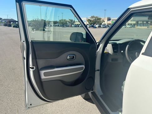 Used 2016 Kia Soul EV FWD image 10