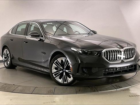 Used 2025 BMW i5 xDrive40 w/ Premium Package image 33