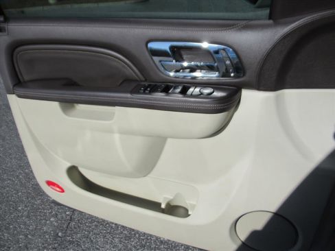 Used 2013 Cadillac Escalade Platinum image 26