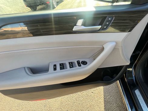 Used 2017 Hyundai Sonata Limited image 22