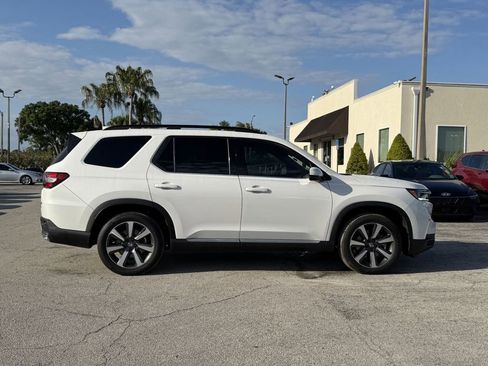 Used 2024 Honda Pilot Touring image 4