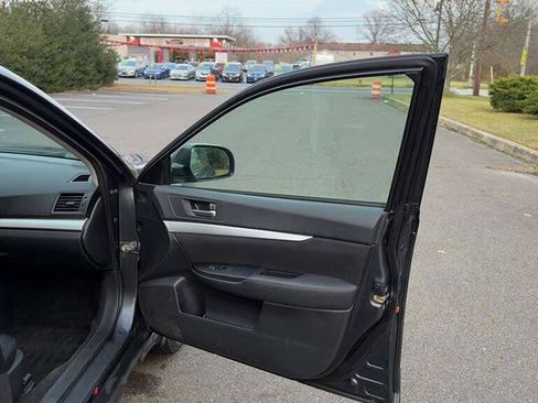 Used 2011 Subaru Outback 2.5i Premium w/ All-Weather Pkg image 25