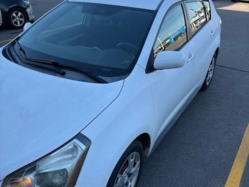 Used 2009 Pontiac Vibe w/ Preferred Package FWD image 3