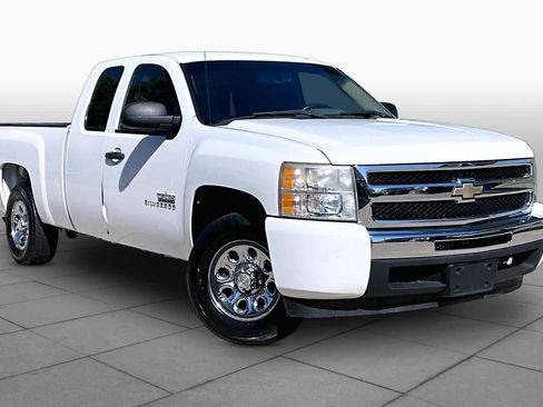 Used 2011 Chevrolet Silverado 1500 LS RWD image 2
