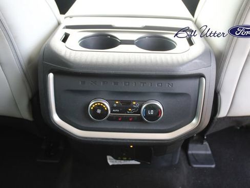 Used 2025 Ford Expedition Platinum w/ Driver's Package AWD/4WD image 15