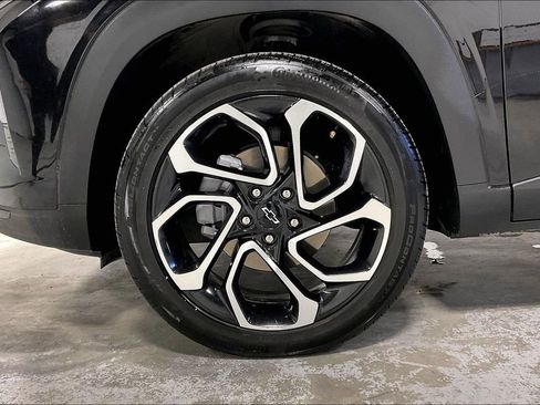 Used 2025 Chevrolet Trax RS w/ Sunroof Package image 11