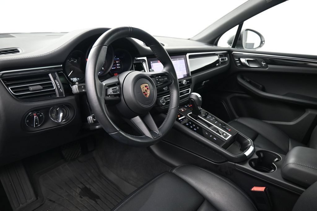 Certified 2024 Porsche Macan Turbo AWD/4WD image 4