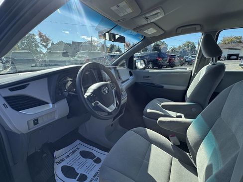 Used 2015 Toyota Sienna L image 27