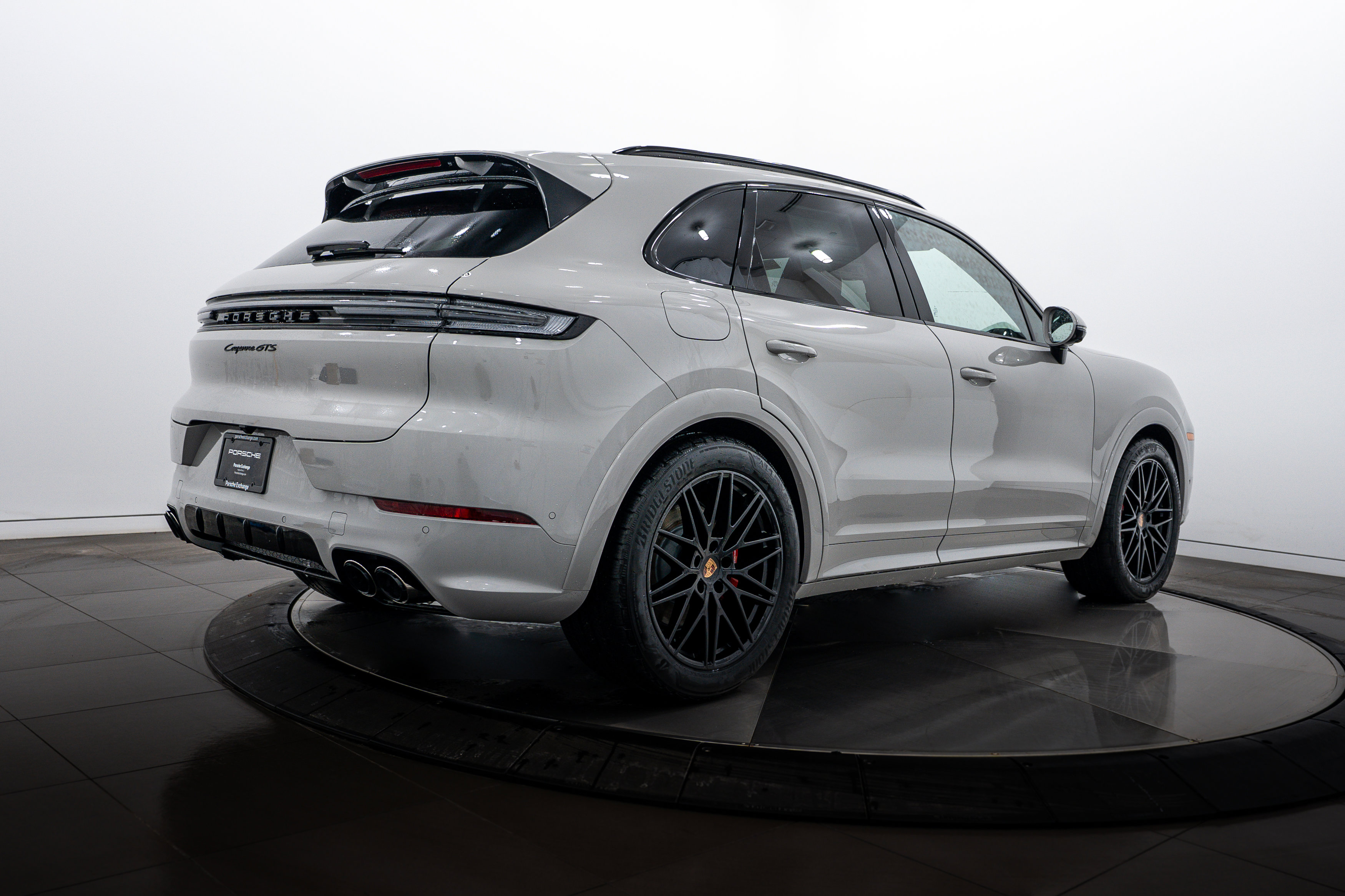 Used 2026 Porsche Cayenne GTS AWD/4WD image 7